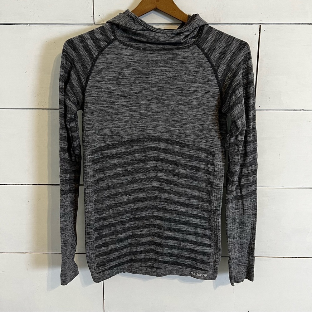 Saucony Gray Seamless Dash Hoodie The Colorado Running Company. Size XSm…